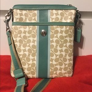 Small Coach swingpack crossbody bag